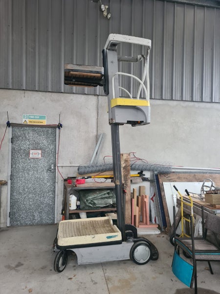Wave 50 Lift truck Carousel 2