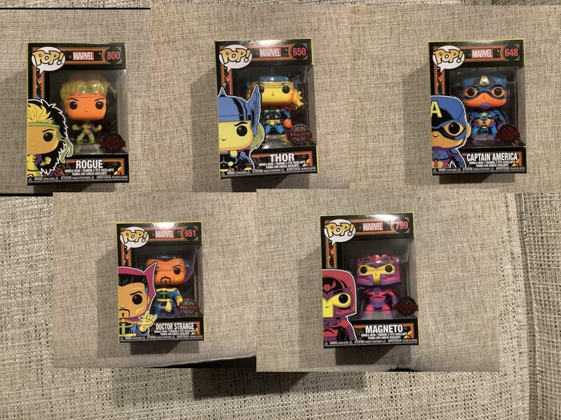 x5 Black Light Marvel Funko Pop! Vinyls Carousel 1