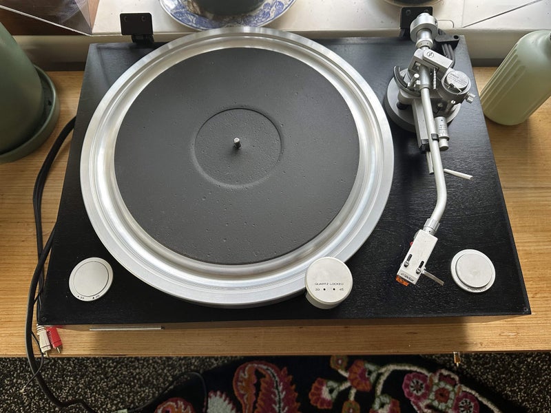 Yamaha GT 2000 Turntable Carousel 1