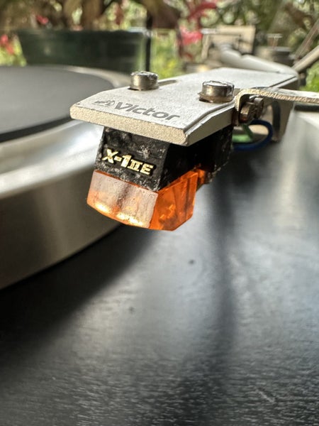 Yamaha GT 2000 Turntable62867850261506114