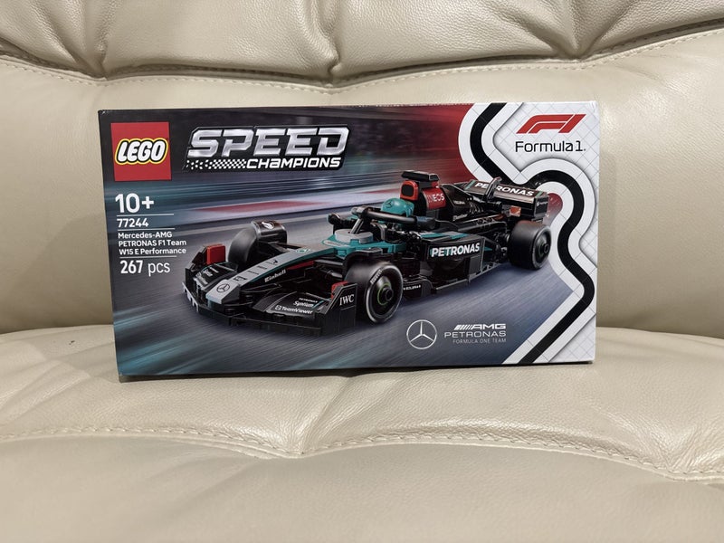 $1 Res LEGO Speed Champ 77244 - Mercedes-AMG PETRONAS F1 Team W15 E Performance Carousel 1