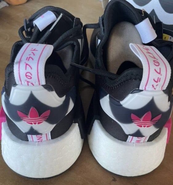 Adidas NMD R1 Carousel 1