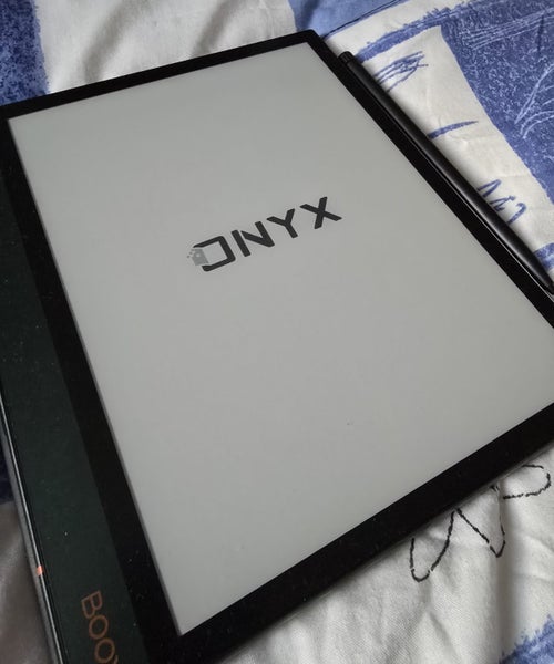 Boox Note Air 2 Plus with case and Pro pen Carousel 1