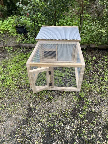 Rabbit /Guinea pig hutch Carousel 2