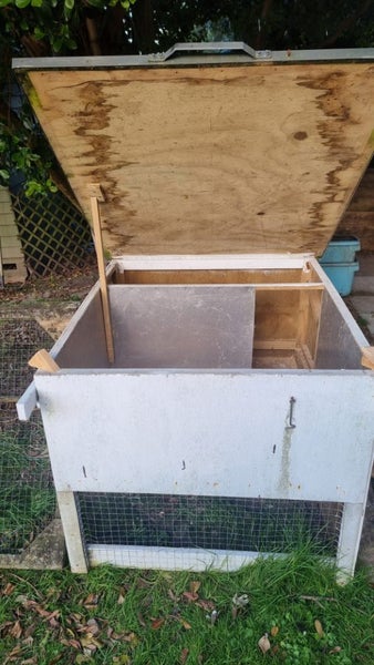 Rabbit hutch (large) $1 Reserve Carousel 6