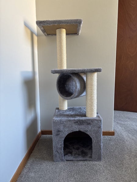 Cat climber and scratcher Carousel 1