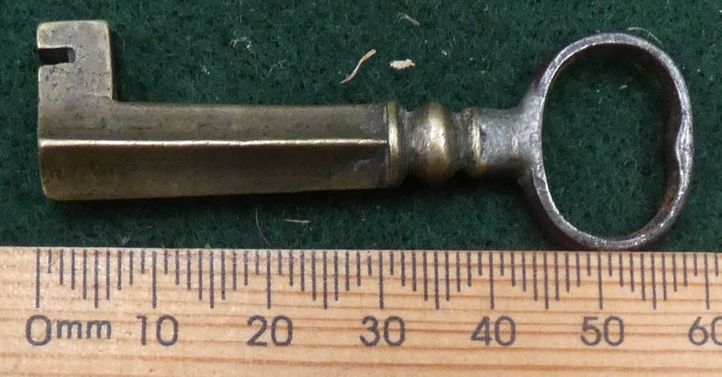 CURIOS Bimetalic ANTIQUE Lock KEY ODD Shaped Shaft Made of BRASS & STEEL Safe ? Carousel 4