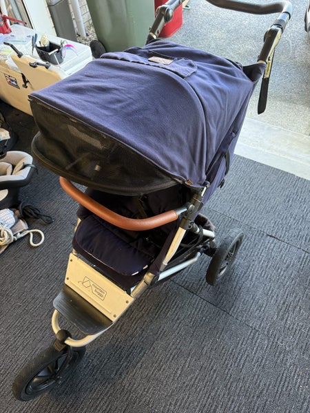 Mountain Buggy Urban Jungle Carousel 1