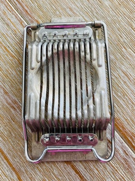 Vintage Nutbrown Egg Slicer - Made in England ****EXCELLENT CONDITION**** Carousel 2