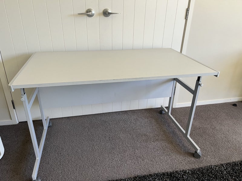 Home office white desk Carousel 1