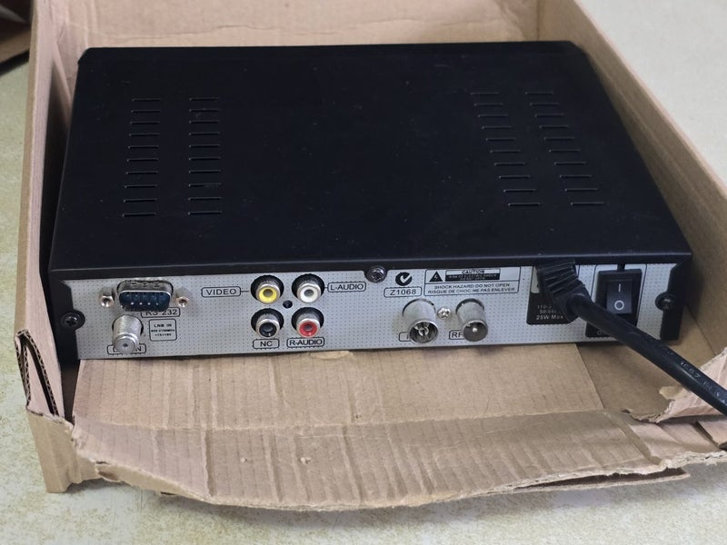 Digital satellite receiver $1 reserve Carousel 6