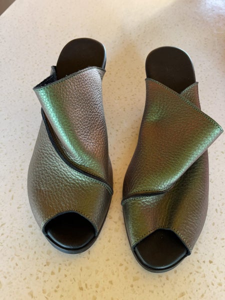 Arche Shoes Carousel 1