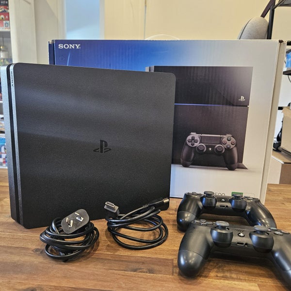 Playstation 4 Slim - 500b + 2x Controllers Carousel 1