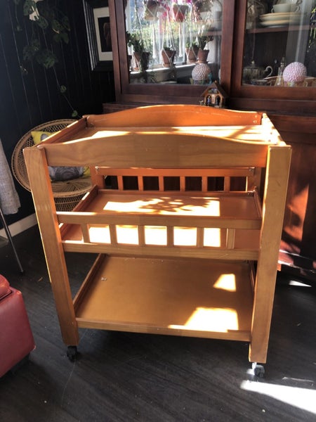 Baby changing table Carousel 1