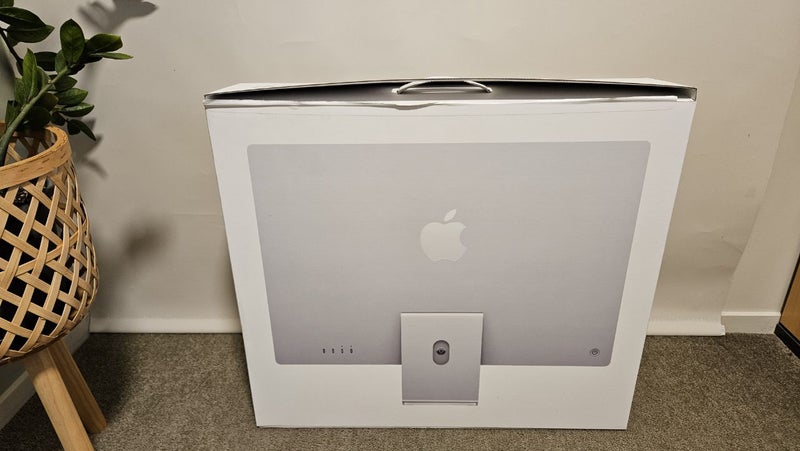 24” Apple iMac (M3, VESA Mount, 16GB/512GB) – Excellent Condition Carousel 8