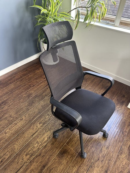 3 Monitors and Office Chair Bundle - 2 x LG 1 x HP Monitors & Arm & Office Chair62863222621185112