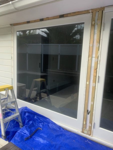 Tinted plate glass window in wooden frame Carousel 1