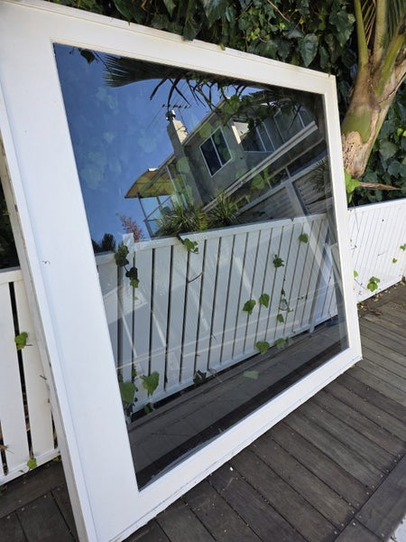 Tinted plate glass window in wooden frame Carousel 3