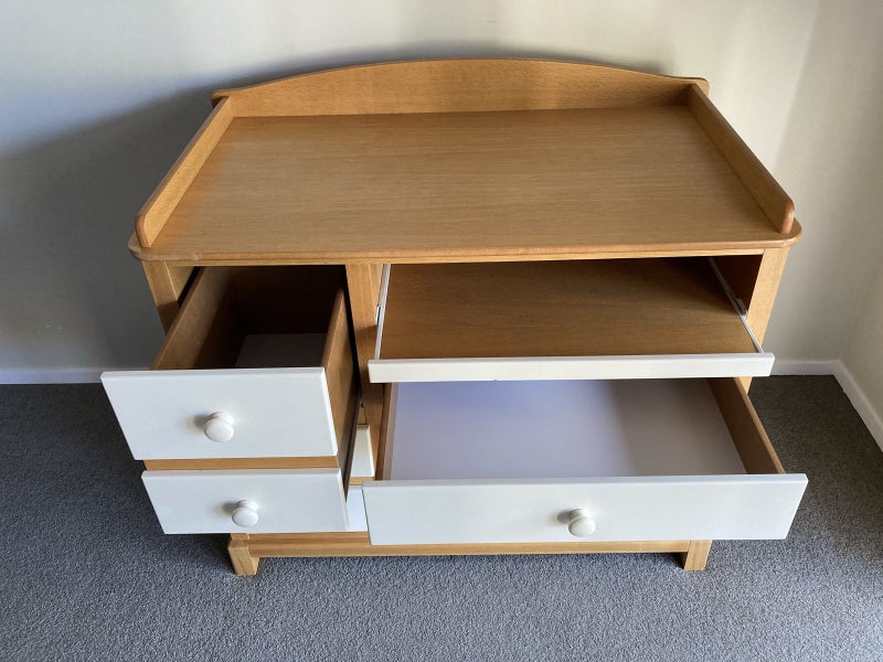Kaloo Oak Baby Dresser and Changing Table Carousel 3
