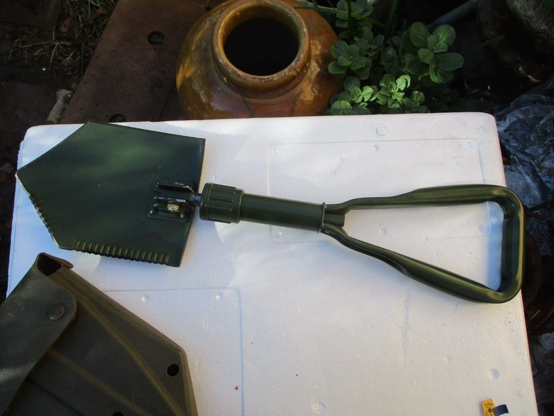 Folding army shovel Carousel 1