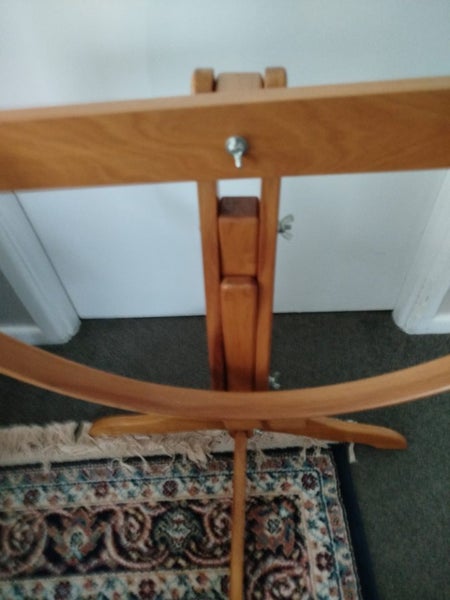 Floor standing embroidery hoop Carousel 2