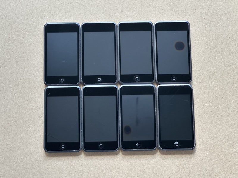 8x 1st Gen iPod touch Carousel 1