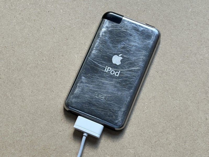 8x 1st Gen iPod touch Carousel 17