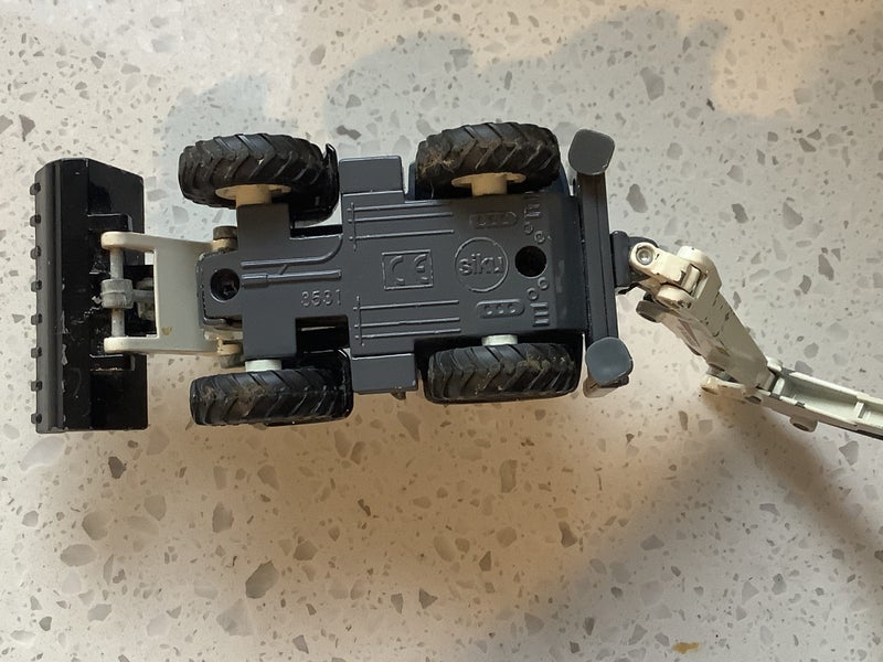 Terex Tractor Siku Model 3531 Carousel 4