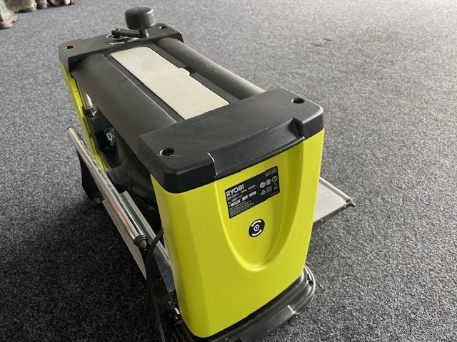 Ryobi 1500w Thicknesser Carousel 2