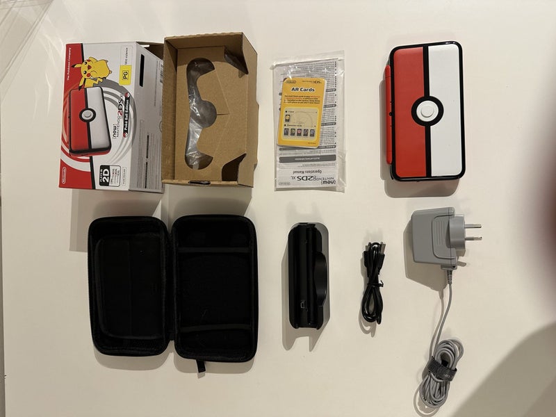 Nintendo 2DS XL Pokeball Edition Carousel 1