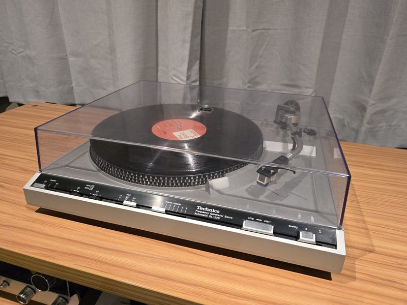 Technics SL-230 Automatic Turntable Carousel 2