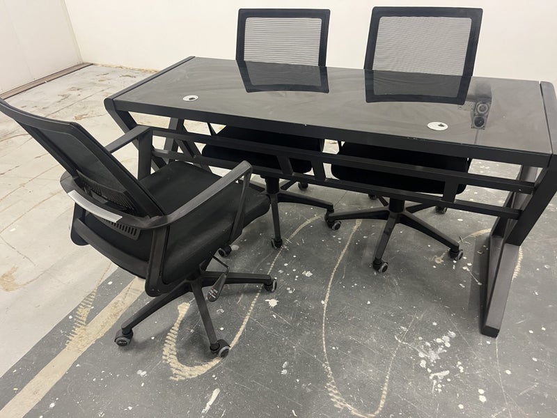Office table and 3 chairs Carousel 1