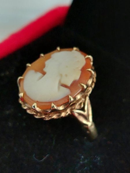9ct Gold Cameo ring Carousel 1