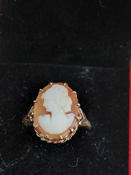 9ct Gold Cameo ring Carousel 5