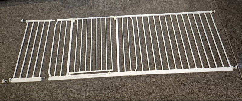 Perma Child safety gate Carousel 1
