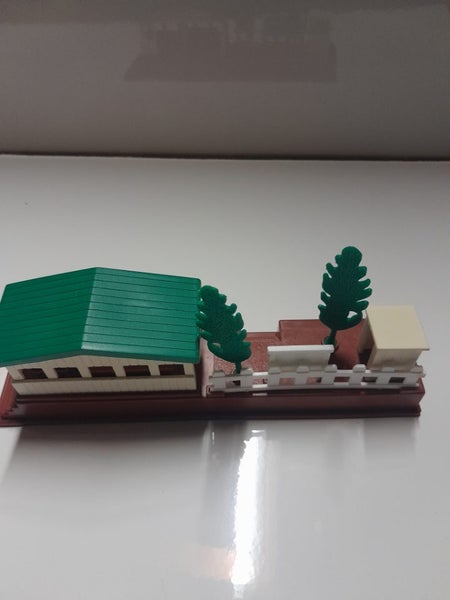 Tomy 2001 - Thomas the Train - Wellsworth Station - Rare Collectible Carousel 7