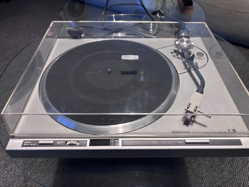 Pioneer PL-200 DD Turntable Carousel 1