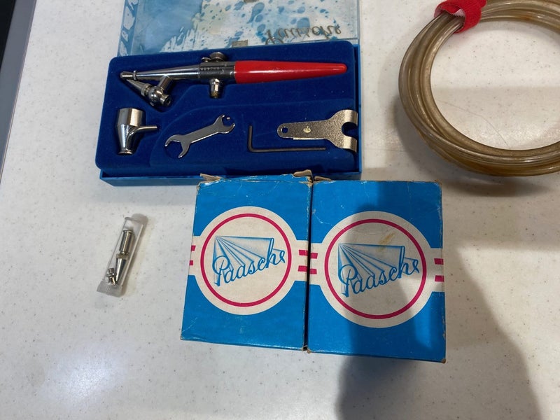 Paasche Single action type H airbrush Two nozzles & jets plus glass paint bowls Carousel 1
