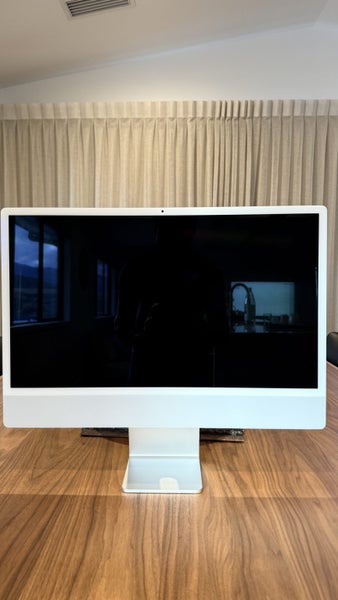iMac M1 (24-inch), 8GB, 256GB Carousel 1
