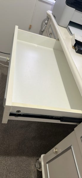Office desk Very good quality 165 (L) X73 (W) X 75 (L) Pick up NORTHSHORE Carousel 4