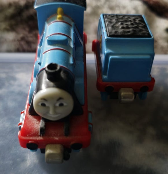 THOMAS THE TANK ENGINE METAL TOY AND MAGNETIC CARRAGE Carousel 1