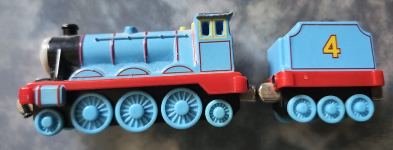 THOMAS THE TANK ENGINE METAL TOY AND MAGNETIC CARRAGE Carousel 2