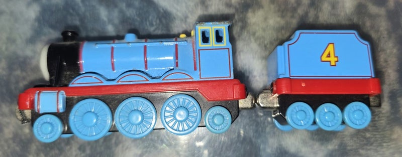 THOMAS THE TANK ENGINE METAL TOY AND MAGNETIC CARRAGE Carousel 5