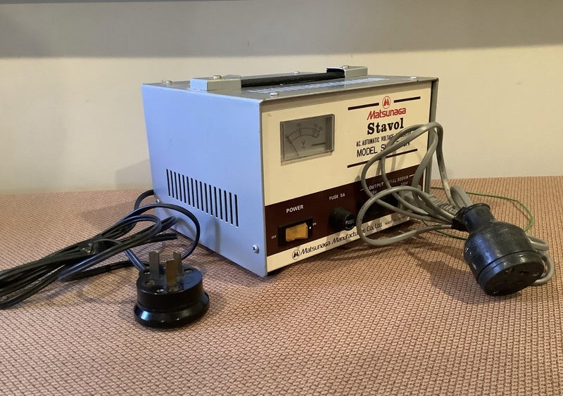 Matsunga Stavol SVC-500N Voltage Stabiliser 220/110V Carousel 1
