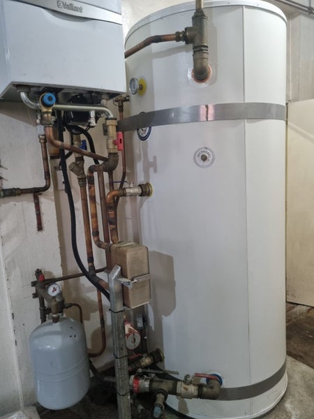 Commercial hot water system Carousel 1