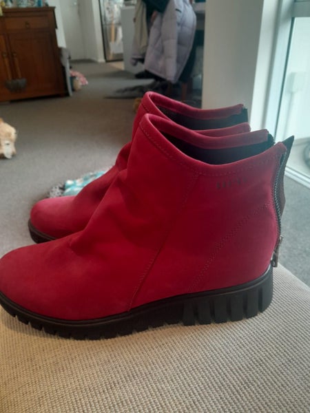 Red xero boots Carousel 1