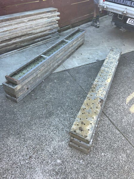 Scaffold planks 2.4m x 230mm 40 available $20.00 each Carousel 2