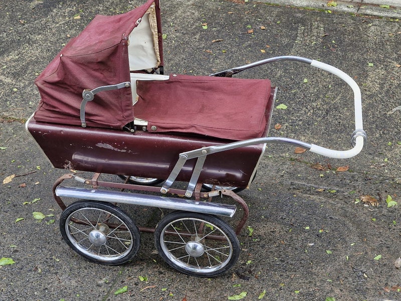 vintage dolls pram Carousel 1
