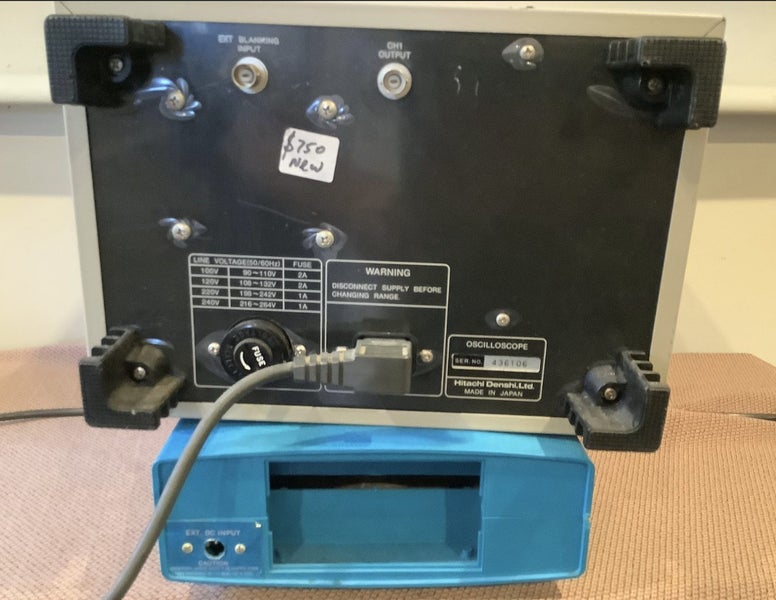 Hitachi V-202F 20MHz Oscilloscope AND 8 Digit Frequency Counter Carousel 2