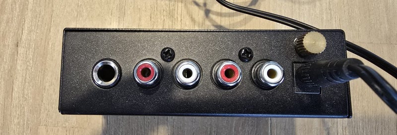 Behringer Micro Phono Preamp PP400 Carousel 2